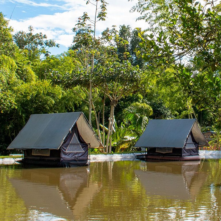 Aventura en Carpa Flotante en Mystic Natural.