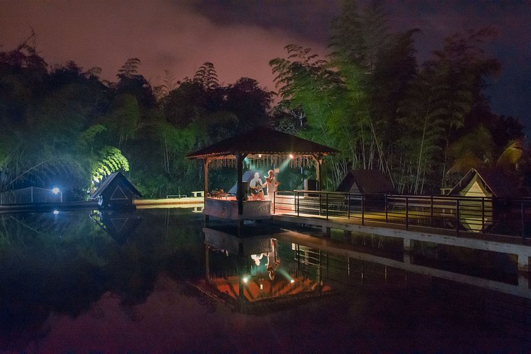 Aventura en Carpa Flotante en Mystic Natural.