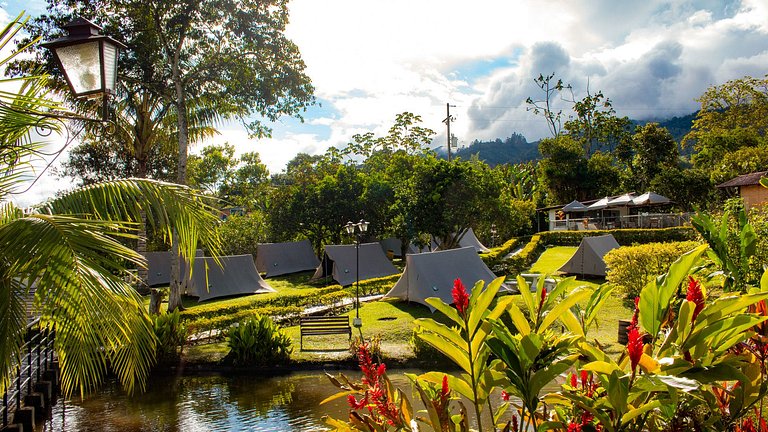 Aventura en Carpa Flotante en Mystic Natural.