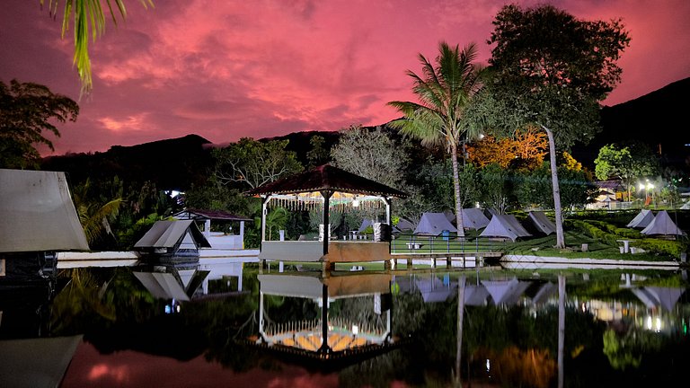 Aventura en Carpa Flotante en Mystic Natural.