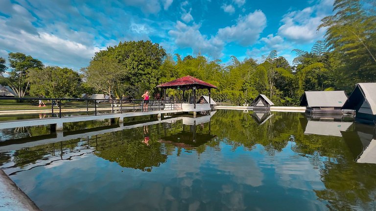 Aventura en Carpa Flotante en Mystic Natural.