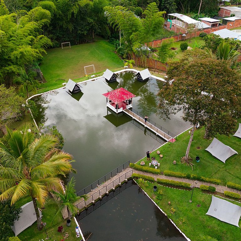 Aventura en Carpa Flotante en Mystic Natural.