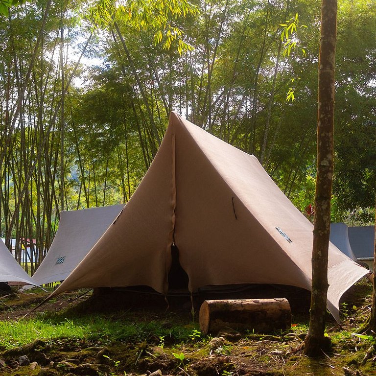 Camping Elite: Comodidad y Naturaleza .