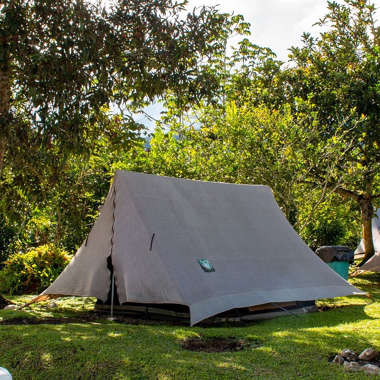 Camping Elite: Comodidad y Naturaleza .