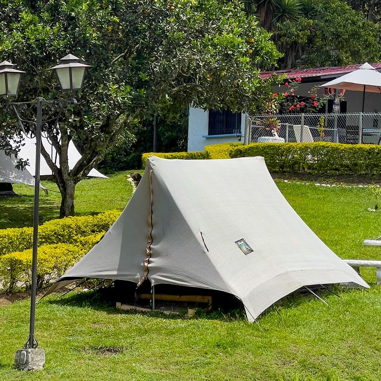 Camping Elite: Comodidad y Naturaleza .