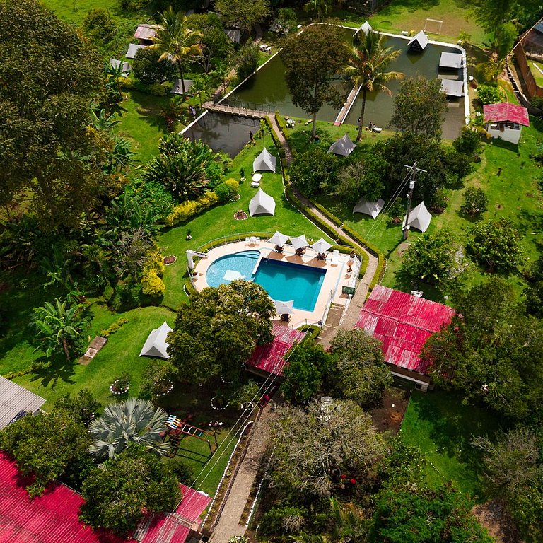 Desconéctate y Relájate,Camping de Lujo en el Lago