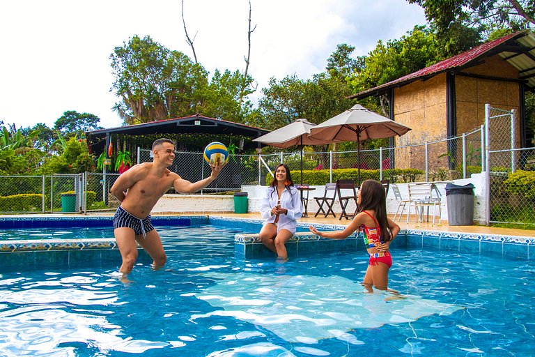 Desconéctate y Relájate,Camping de Lujo en el Lago