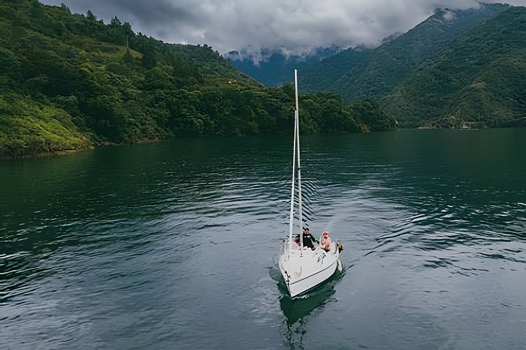 Private Accommodation by the Lake "CLUB CEAN"